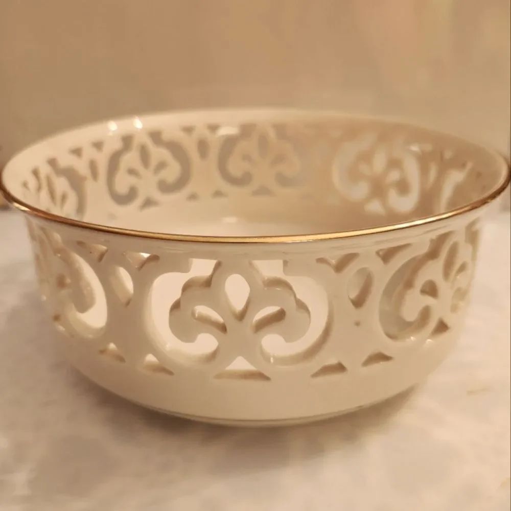 NWT Lenox Tracery Collection "Brit" Pierced Round Bowl w/Gold Trim 6.75" Dia.